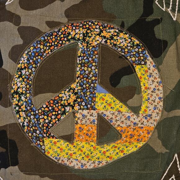Make Art Not War remade and upcycled camo jacket protest wear peace and love - Picture 4 of 4